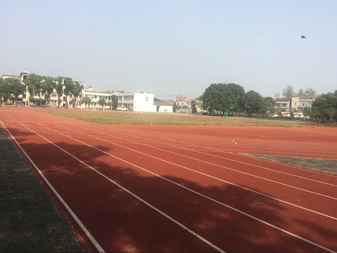 学校跑道.jpg