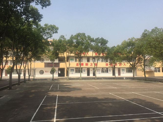 蔡甸学校篮球场.jpg